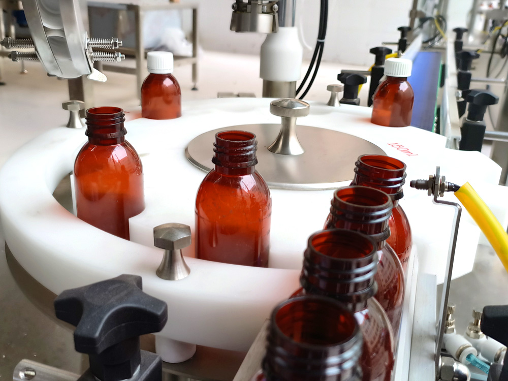 全自動小瓶灌裝旋蓋一體機設(shè)備 高速口